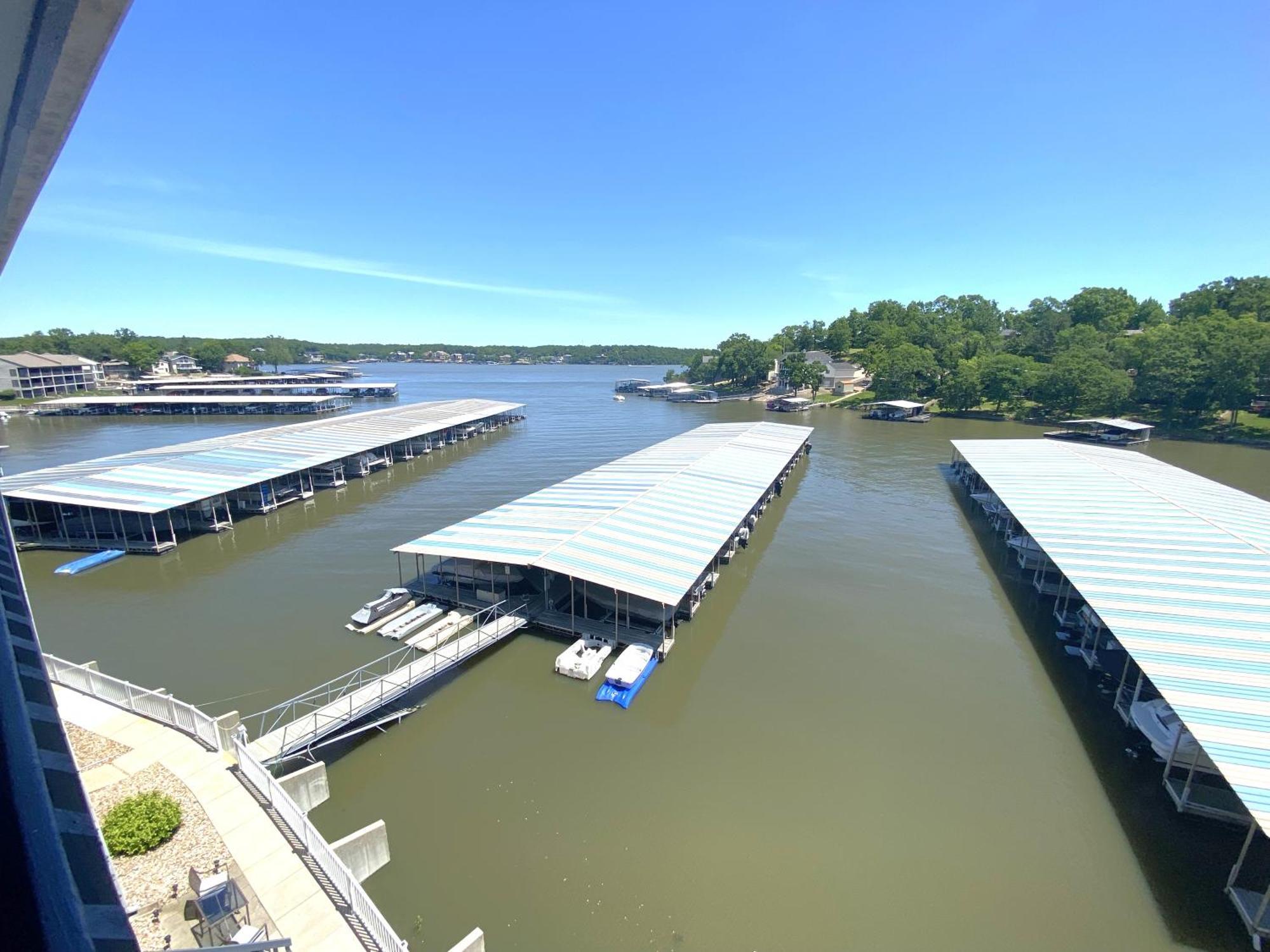 B Lakefront! Remodeled, Boat Slip, Patio Views, Pool, Boat Ramp, Wifi โอเซจบีช ภายนอก รูปภาพ
